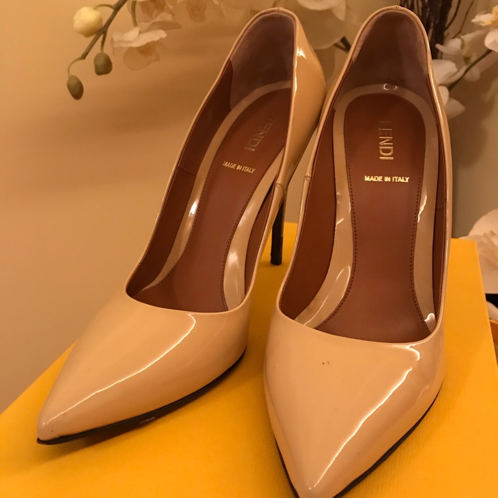 Fendi pumps 37